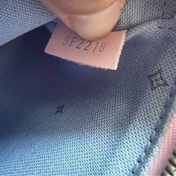 Louis Vuitton Limited Edition Escale Pastel Pochette - Picture 5 of 14